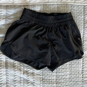 Lululemon track that short size 6